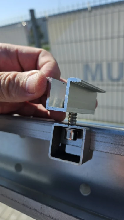 Synerga ZU-1 – univerzálny montážny držiak PV kliem pre carporty a pozemné konštrukcie 001-017 (6)